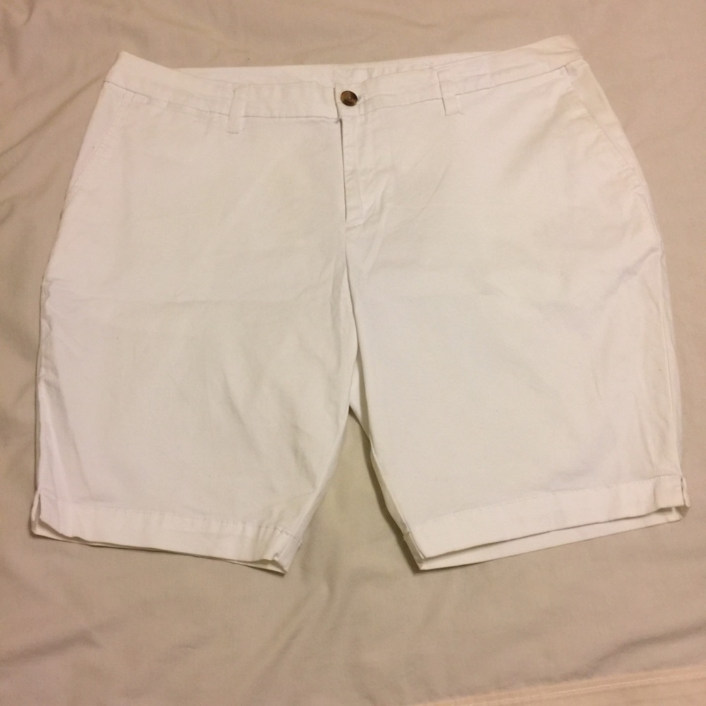 💰FREE IF BUNDLED with Purchase💰White Shorts NWOT